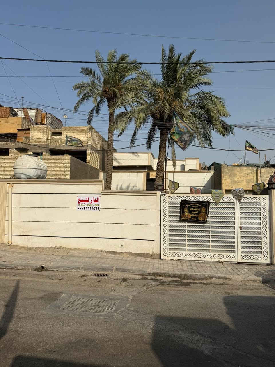 للبيع. بيت.  🏡 في الكماليه. شارع. لأصفر مساحه 300م
واجه 10متر.   طابقين   *********** أتصال 📲
