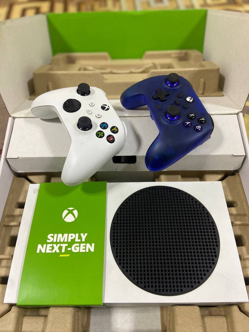 Xbox Series S Console 512GB
نسبه نظافه الجهاز 100/100 🔥
ويا {2} جوستيك الاصليه و CYM SERR
و UBS هديه حيكون لان  مشتري مستخدم
َوبي حساب بيس حيكون هديه التشكيله مرتبه وبلعافيه ع الي ياخذه
وبي حساب UFL هم حيكون هديه ويا
تاخذه جاهز وعين غطه وعين فراش
السعر {360}
مكاني الدوره / حي الصحه 
*********** متواجد واتساب
