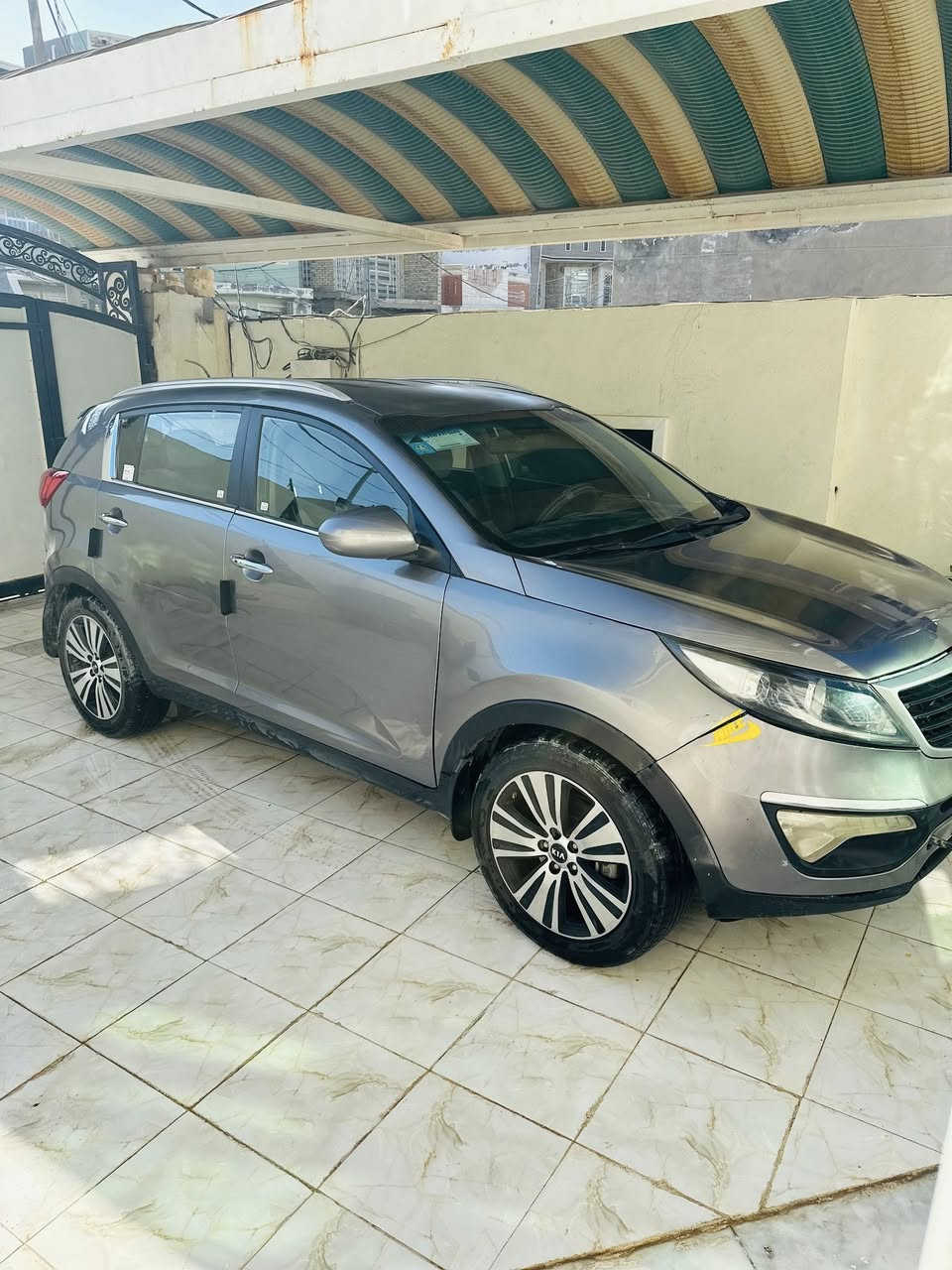 سلام عليكم سبورتج 2016 فول مواصفات للأخير عدا الفتحة بيها صبغ جاملغ وبنيد نفسة مصلح باقي مكفول كير ومحرك شرط مكفولات جاهزة السيارة السعر 135 بيها مجال للشراي مكانها ديوانية استفسار ***********
