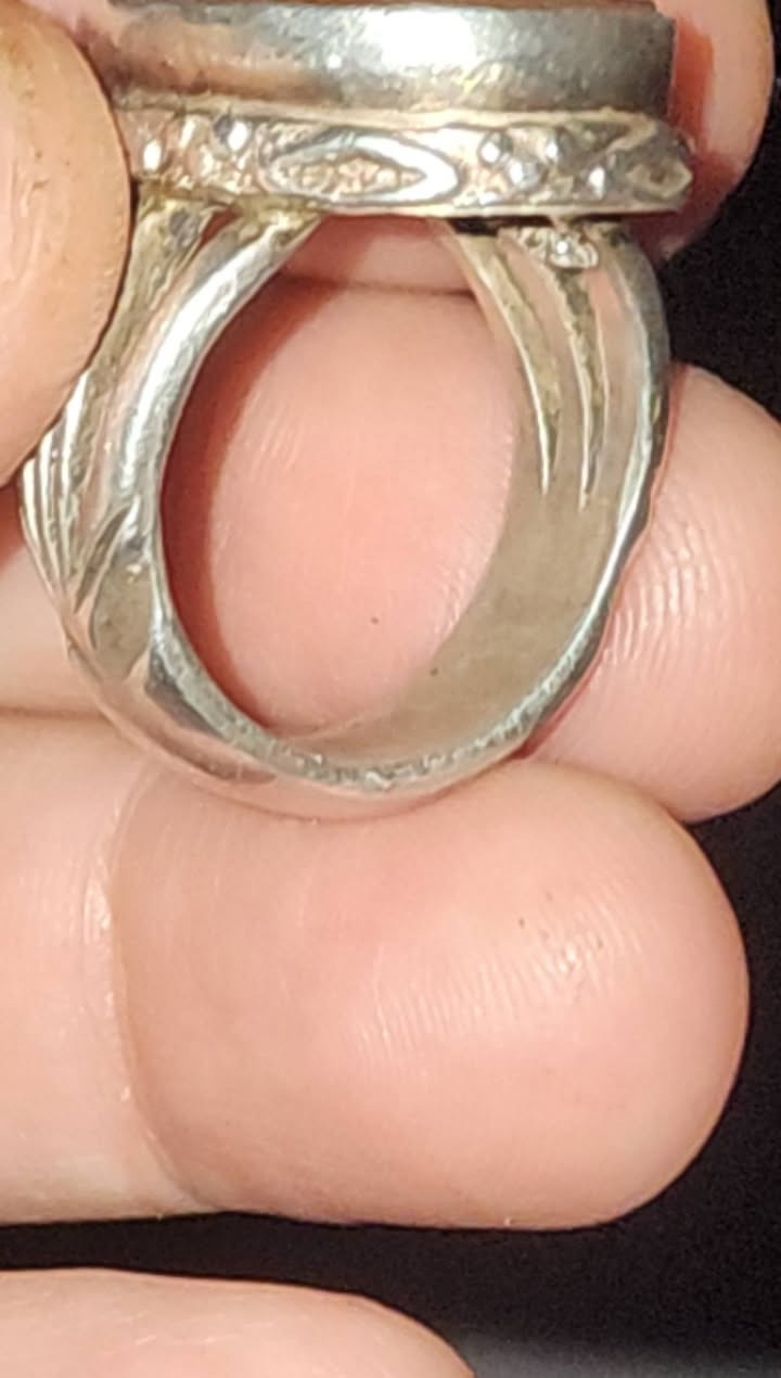 خاتم عقيق يماني زعفران مخطوط خط احترافي صياغه يدويه ثقيله للبيع سعره خاتم ١٢٥  ألف يوجد توصيل كافه محافظات


**إذا كنت صاحب هذا الإعلان وتريد حذفه لأي سبب، رجاءا أرسل رسالة إلى الدعم الفني**