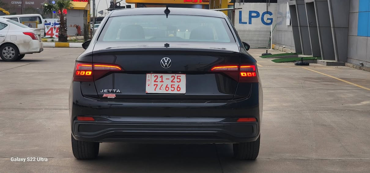 Jetta 2024  
مواصفات S  
فةخس و هةزة كراوة ✅️
١٣ هةزار رويشتوة   زور خاوينة 
چاملغ و بونيد سبوغة 
ارباك سيستم 
گير و مةكينة و كارةبايات بةشةرت  
بةناوي خومة  
سعري ١٢٧ وةرةقة و مجال 
***********  هةولير أربيل, العراق
