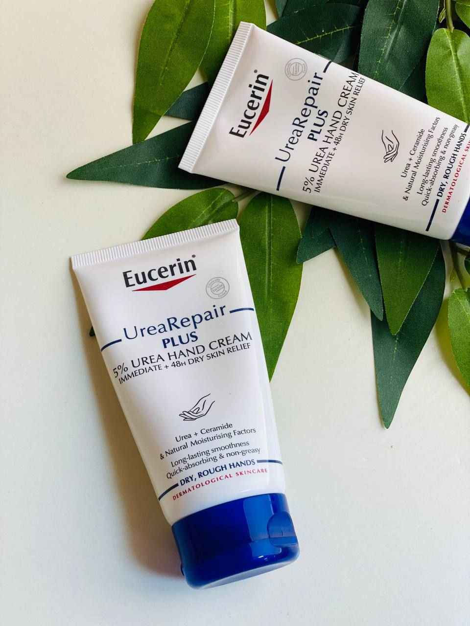✔️كريم اليدين يوسيرين  ✨✨
Eucerin UreaRepair PLUS 5% Urea 🇩🇪💯
هو كريم مرطب مصمم خصيصًا للأيدي الجافة والخشنة. يحتوي على 5% يوريا وسيراميد وعوامل ترطيب طبيعية أخرى لترطيب مكثف يدوم حتى 48 ساعة يساعد على تقوية الحاجز الطبيعي للبشرة، مما يجعلها أكثر مقاومة للجفاف.يمتاز بتركيبة سريعة الامتصاص وغير دهنية.مناسب لجميع أنواع البشرة الجافة، بما في ذلك البشرة الناضجة وتلك التي تعاني من حالات مثل الجفاف والصدفية والسكري

✅كريم مغذي طبيعي ذو ملمس غير دهني يحتوي على 5% يوريا + سيراميد + FNH
-تركيبة غنية باليوريا واللاكتات، 
🩵يرطب وينعم بشكل مكثف
💙يحبس الرطوبة ويمنع فقدانها
💙يهدئ التهيج والاحمرار والحكة لشعور فوري بالراحة
🩵مثالي للبشرة الجافة إلى الجافة جدًا والخشنة
💙مفحوصه من قبل اطباءالجلديه
🩵تركيبة خالية من العطور، خالية من الملونات
#الاصلي المنشأ الماني🇩🇪💯

🚘يوجد خدمة توصيل لجميع محافظات العراق ٤ الاف 🚘 Singapore


**إذا كنت صاحب هذا الإعلان وتريد حذفه لأي سبب، رجاءا أرسل رسالة إلى الدعم الفني**