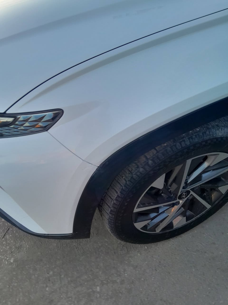 توسان موديل ٢٤ رقم بغداد الدولي مكفوله بيها بارد بسيط جدا وما امبين اصلا مثل ما موضح  بالسونار ماشيه ٤٥ بصمه سايد بريك دكمه كشنات كهرباء قطعتين تبريد بردات تشغيل عن بعد حساس اطارات شاحن وايرلس سبير مانازل وباقي المواصفات المعروفه السعر ٢١٥ بيع او مراوس موجوده بكربلاء هاتف ***********
