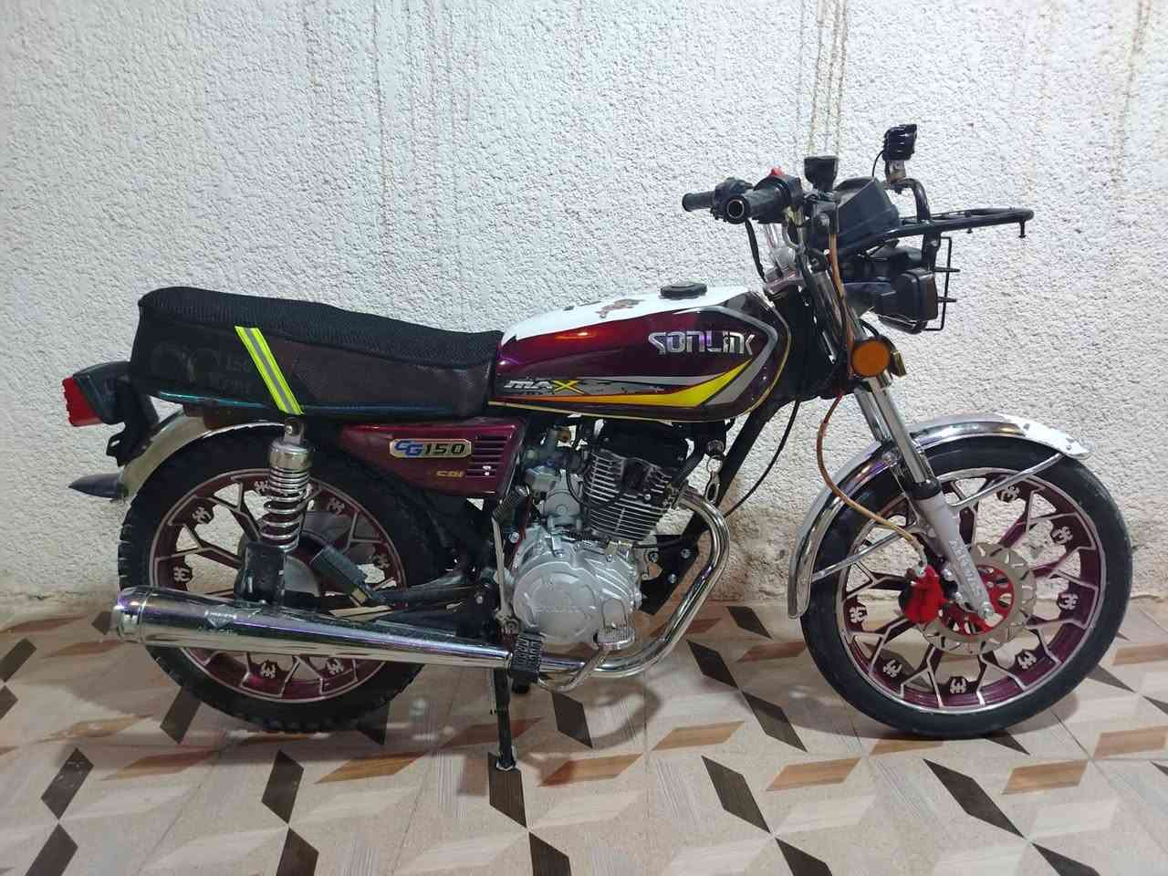 السلام عليكم دراجه سيفان 5 كير  موديل 24 دراجه بيها نواقص شي قليل السعر 500 وبيها مجال بسيط لشراي مكاني تكريت القادسيه استفسار رقمي للتواصل ***********

