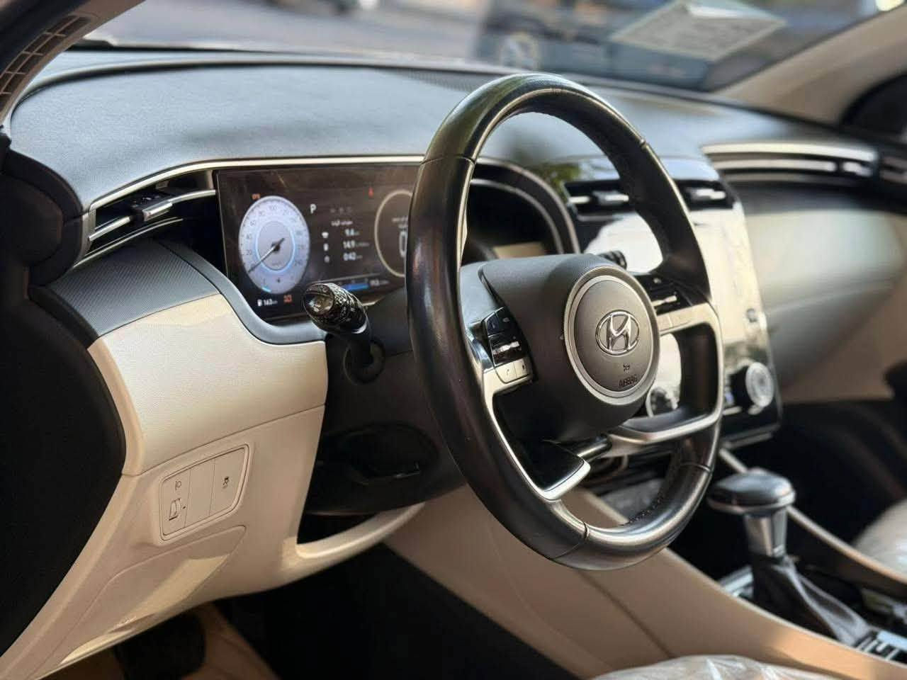 السلام عليكم
هونداي توسان 2024 🔥🚘

رقم بغداد الجديد انكليزي 

بارد صغير فقط والباقي مكفول كفاله عامه 

ماشيه 52الف 🔥🔥

خليجي موديل. 2024✅

سعة المحرك 2.0L✅

مرتبط بناقل حركة أوتو 6 نمر✅

كشنات كهرباء عدد 2 مع تدفئة الكشنات والمقود ✅

حساسات أمامية ✅

حساسات خلفية✅

لايت زينون + LED✅

بردات بلادي في الجام الخلفي ✅

بك لايت LED✅

حجم الاطار 235/50R19✅

ويل كب ✅

تشغيل عن بعد ✅

ماسحة خلفية✅

اشاره ترحيب ✅

مفتاح التشغيل بصمة نزول وصعود الجام بالريمونت✅

دشبول شاشة ✅

شاشة Apple Car play✅

كاميرا دوارة ✅

مثبت السرعة Cruise✅

المودات والأوامر الصوتية✅

أوضاع القيادة  Drive Mode✅

فحص أنظمة السيارة ✅

حساسات ضغط اطارات ✅

مقود جلد حياكة ✅✅

قطعتين تبريد✅

هاند بريك كهرباء ✅

ا ABS ✅

ا Auto Hold   أوتو هولد✅

ا ISOFIX   مثبت مقعد الطفل✅

نظام مانع الانزلاق✅

نظام نزول المنحدرات ✅

اشارة في المرايا الجانبية✅

مخرج منفذ الطاقة✅

ا  Bluetooth ✅

شاحن هاتف Wireless  ✅

_______________________________________________

موقع: بغداد // الشعله 

السعر. 220  وبيها مجال 

لاتصال 

والاستفسار ***********
