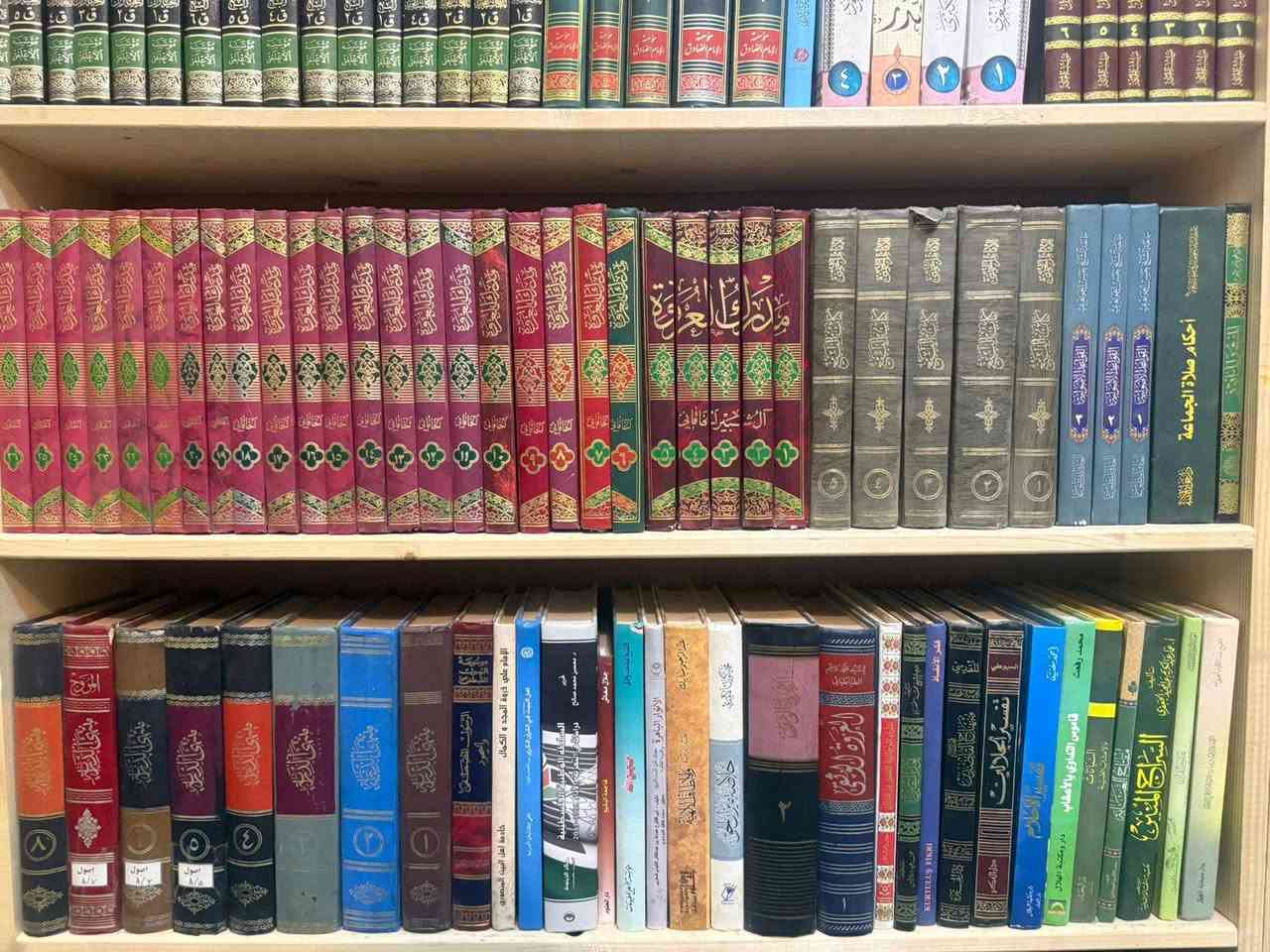 السلام عليكم مكتبة تحتوي على 650 كتاب طبعات اصلية سعر الكتاب 3الاف دينار يوجد لدينا توصيل لجميع محافظات العراق لتواصل ***********
