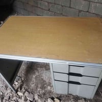 ميز مكتب • للبيع