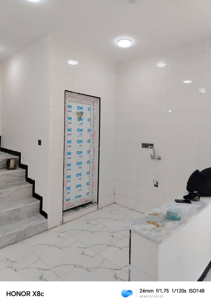 للبيع بنايه بحي اور الثانيه بناء جديد الساحه 120 متر ركن بيت ارضي وشقتين الوارد الشهري مليون وربع للاستفسار ***********
