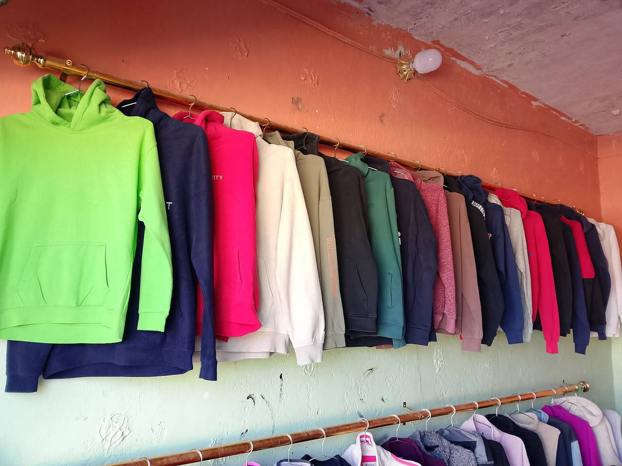 السلام عليكم 
بجايم رياضي السعر ٣٠٠٠
سويترات قياسات محير قطع حلوه ونضيفه السعر ٢٥٠٠
ترواكه فلس ٣٠٠٠
احذيه ب٨ فقط قياسات ٣٩/٤٠/٤١
الستاندات الخارجيه الاسعار تتراوح بين ١٠٠٠/١٥٠٠
العنوان /حي الربيع/السايدين 
***********
