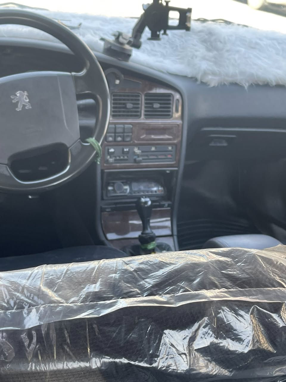 بيجو بارص 2015 سياره جاهزه كير محرك تبريد خير من الله بيها طخات بسيطه معدله بارد رقم انكليزي مصفره غرامات وهزه كبل للشارع متذب عليها ربع السعر 42 جماعه ال 38 رحمه لهكم لا تتصل 
 ***********  العنوان بغداد الجديده
