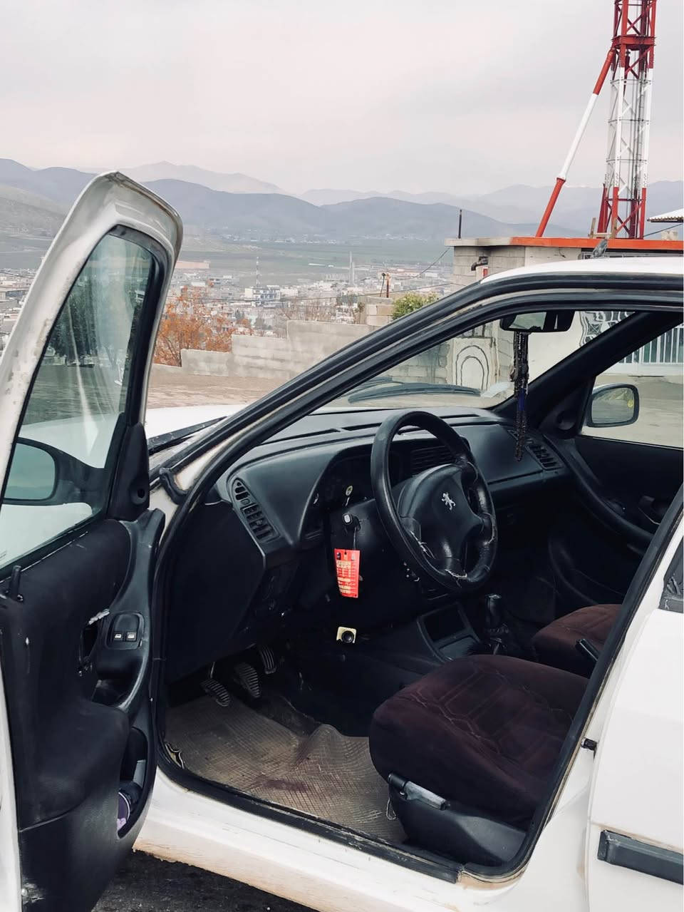 ئەوەڵ بەناوی خودای گەورە )بیجۆ فەڕەنسی مۆدێڵ 2002گێر عادی بەشەرتی گێڕوو مەکینە سەیارەکی تابڵێی توندوو تۆڵەو ماڵی دۆستە ڕەقەم سلێمانی سەنەوییەکەی شەش مانگە بەسەر چووە دووسەهەزار  غرامەی تێدایە دوای معامەلە دەیگێڕمەوە سەیارەکە بەشەرتی فیتەر دەیفرۆشم چوار تایەو ویلی لۆکی خۆی لەژێردایە سعری(30)$معامەلە ژ.م _(***********) حلبجة, السليمانية
