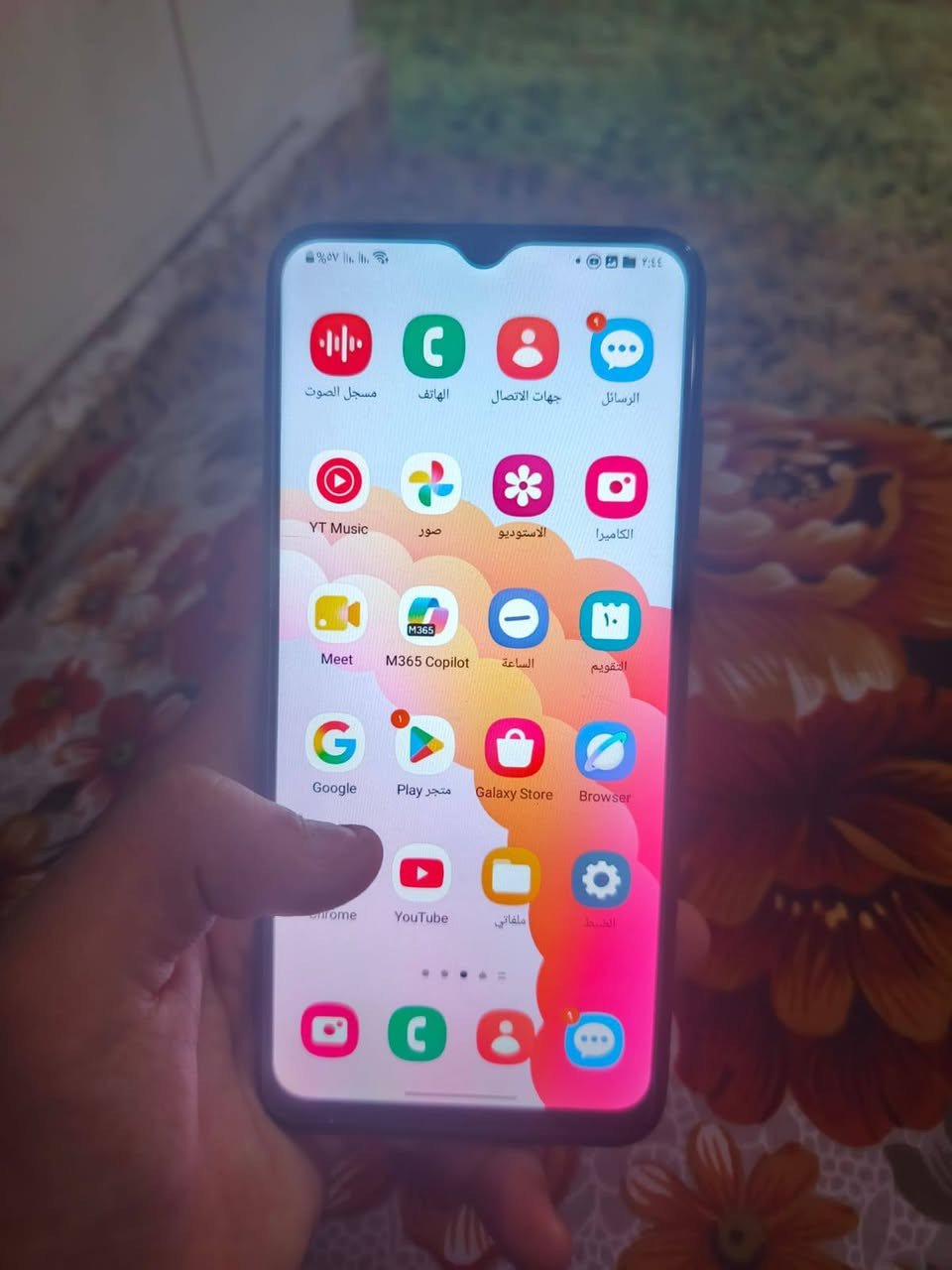 📱 **للبيع: Samsung Galaxy A03s (بحالة ممتازة جداً)**
جهاز **سامسونج A03s** غني عن التعريف، يجمع بين الأداء السلس والبطارية العملاقة. الجهاز نظيف جداً وعملي ومناسب جداً للاستخدام اليومي والألعاب.
🌟 **حالة الجهاز والمواصفات:**
 * **النظافة:** 90% (نظيف جداً وأخو الجديد، استخدام راقي وبدون أي عيوب).
 * **الذاكرة الداخلية:** 64 جيجابايت (تكفي لكل تطبيقاتك، صورك، وملفاتك).
 * **الذاكرة العشوائية (RAM):** 4 جيجا (لأداء سريع وتنقل سلس بين التطبيقات).
 * **البطارية:** 5000 مللي أمبير (بطارية خرافية وعملاقة تدوم معك يومين كاملين من الاستخدام المتواصل دون الحاجة للشحن).
📸 **كاميرا مميزة ولحظات لا تُنسى:**
 * الجهاز يأتي بكاميرا ثلاثية خلفية ممتازة بدقة **13 ميجابكسل** لالتقاط صور واضحة وألوان طبيعية وحلوة في الإضاءة النهارية.
 * يدعم ميزة العزل (بورتريه) لتغبيش الخلفية وإبراز التفاصيل بشكل احترافي وخرافي، بالإضافة إلى كاميرا ماكرو لتصوير الأشياء الدقيقة.
✨ **ميزات إضافية:**
 * شاشة كبيرة بحجم 6.5 بوصة بدقة HD+ لمشاهدة الفيديوهات والأفلام بوضوح ممتاز.
 * يدعم شريحتين إتصال بنفس الوقت مع مكان مخصص لرام خارجي (ميموري).
 * مستشعر بصمة سريع ومدمج بزر الطاقة الجانبي لحماية خصوصيتك.
💵 **السعر:**  80 ألف (وبيه مجال للشراي)
📍 **المكان:** بغداد - حي العامل
📞 **للتواصل والاستفسار:** ***********
