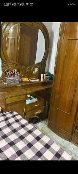 غرفه للبيع خشب سعرها 500 بعقوبه يحب يتصل هذا رقم ***********
