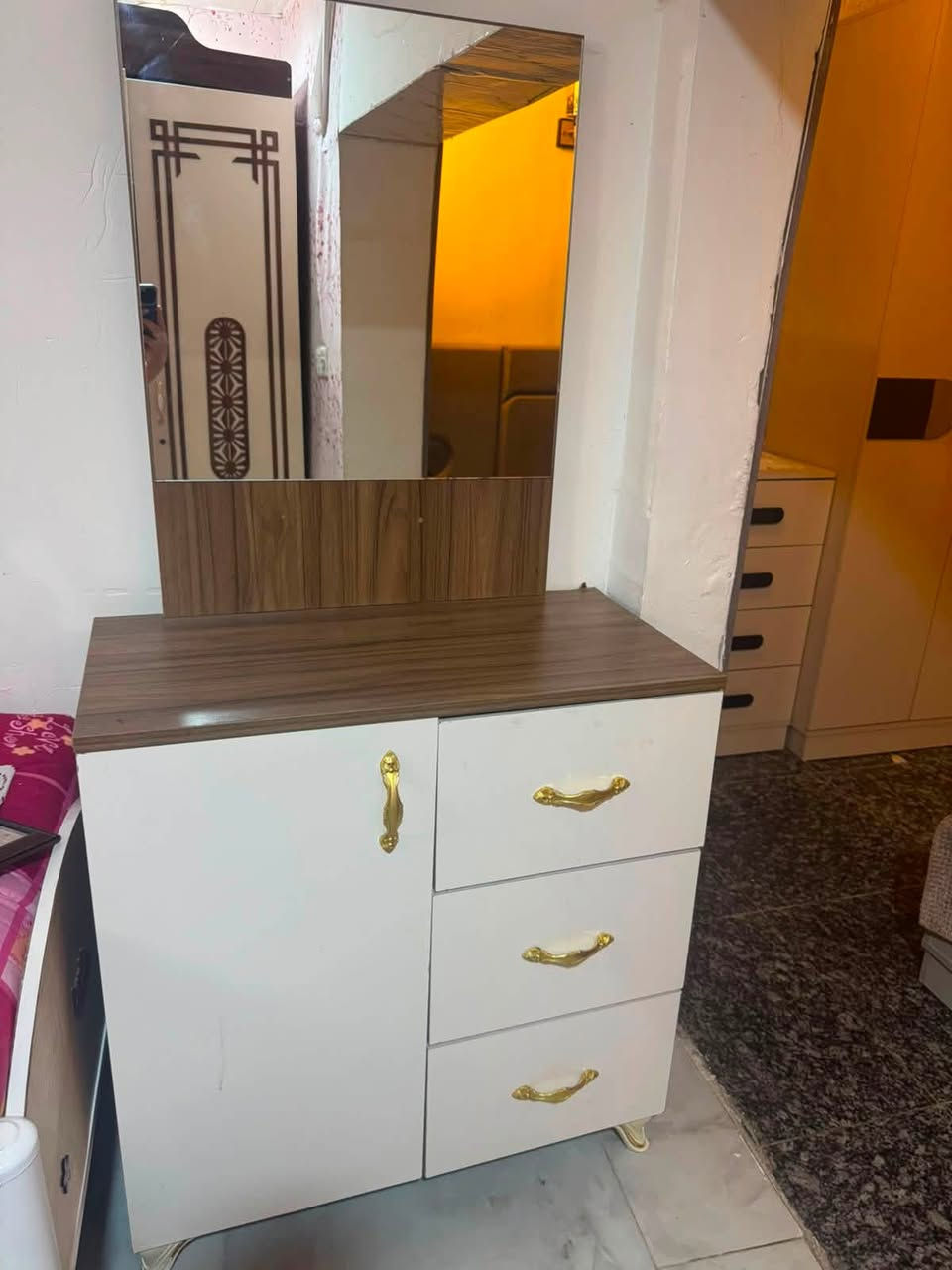 السلام عليكم غراض نضيفه مثل ما واضحات بصوره الميزسعره ٤٠وطبلات ٧٠العنوان رساله الثانيه ***********

