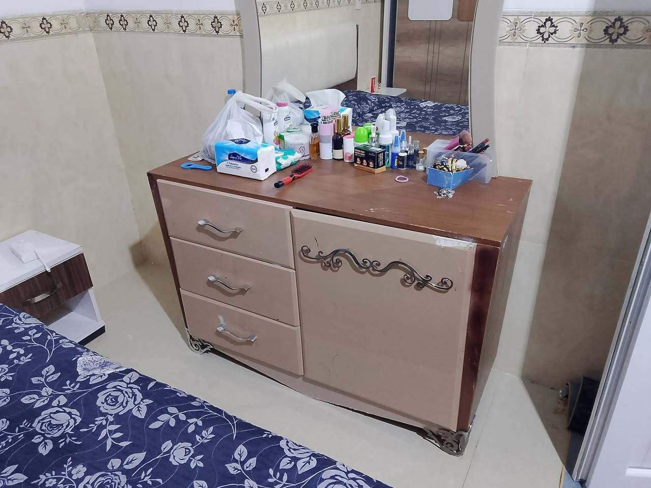 غرفه نوم نظيفه الكنتور جديد كلش فتح وسد الميز مرايه متوسط النظافه الخارجيه كومديات 2 وميز مجرات اضافي والتخت نظيف كلش بدون دوشك سعر الغرفه 140 الف


**إذا كنت صاحب هذا الإعلان وتريد حذفه لأي سبب، رجاءا أرسل رسالة إلى الدعم الفني**