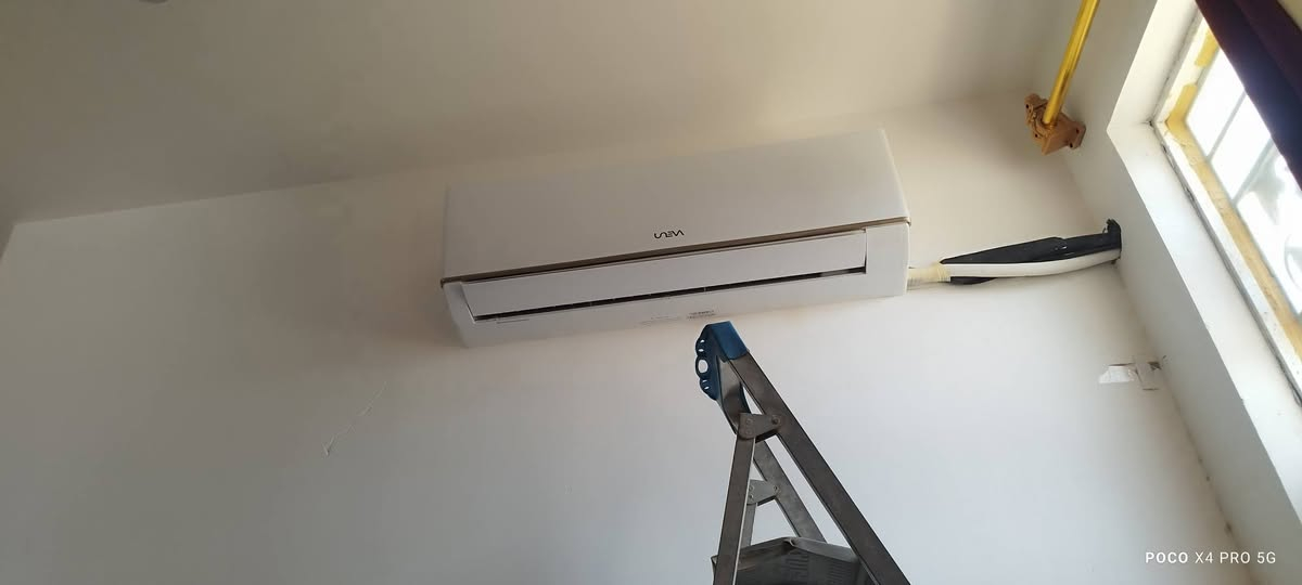 🔧❄️ **ورشة التبريد الفنية** ❄️🔧
📍 *خدمة ميدانية – نجيك للمكان مباشرة!*

هل تحتاج تبريد مضمون؟ إحنا بالخدمة!

نقدّم لك:
✅ نصب وصيانة جميع أنواع أجهزة التبريد 
✅ شحن غاز تبريد بجميع أنواعه
✅ غسيل شامل للوحدات الداخلية والخارجية
✅ صيانة موقعية سريعة وفعّالة
✅ نقل السبلت من مكان إلى آخر باحترافية

🚐 **ورشتنا متنقلة في كافة مناطق الرفاعي نصر قلعه 
🏪 **عملنه فاكيوم ضمان في العمل 

📞 للحجز والاستفسار: ***********
***********

جربنا… وخلّي التبريد علينا!    @إشارة
