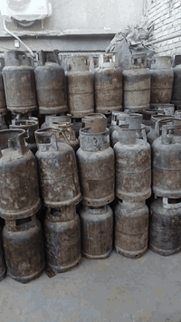 السلام عليكم اسطوانات غاز للبيع سعره 50 الف كمية محدود مكاني مدينة الصدر ***********

