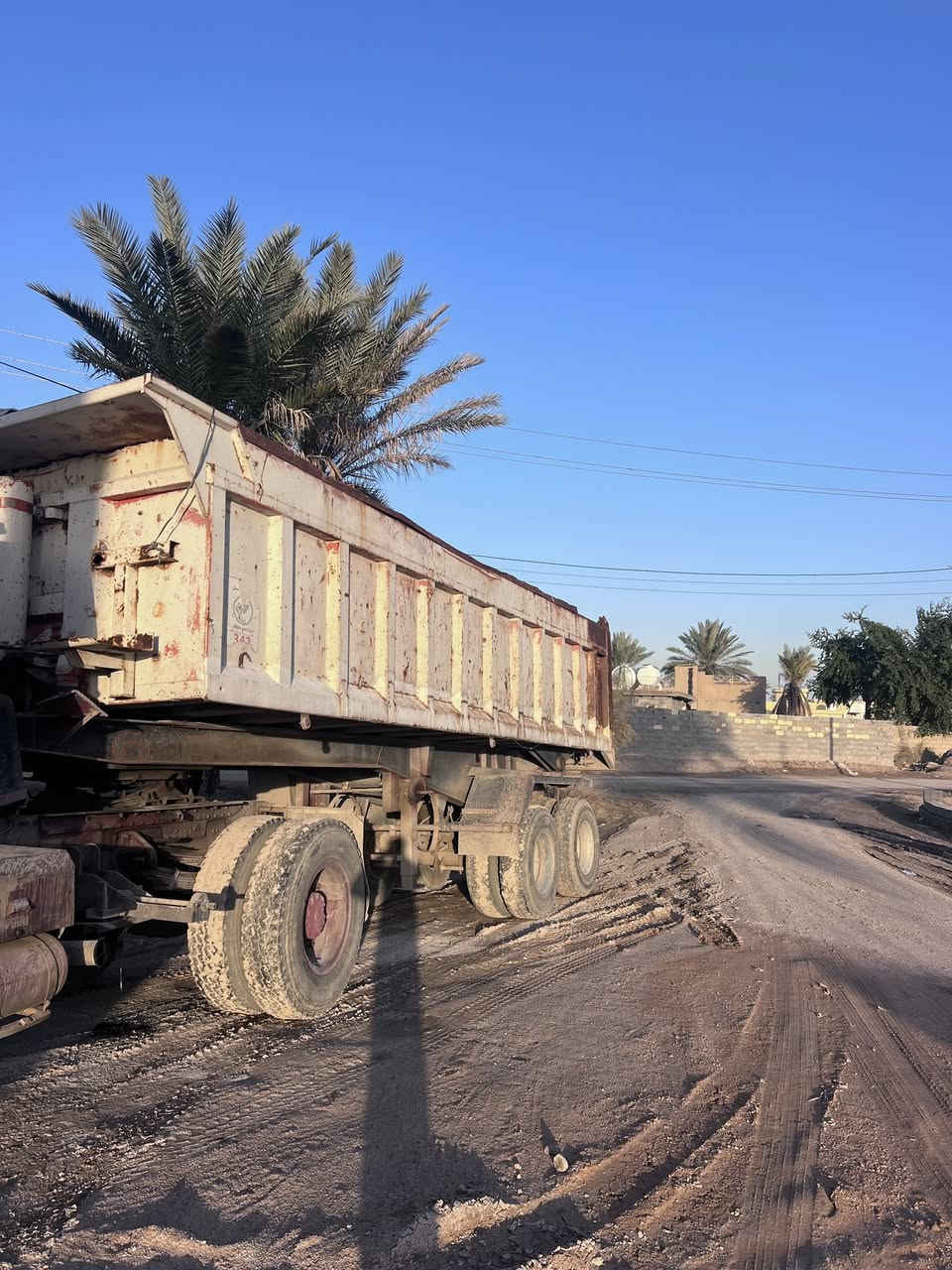 توجد عربانه نساف للبيع الذرعه 26متر نضام مايلر  تخم تاير شاصي نضيف مجموعه ام اليطق نضيفه السعر 50 ورقه وبيها مجال للشراي العنوان الفلوجه رقم الهاتف ***********
***********
