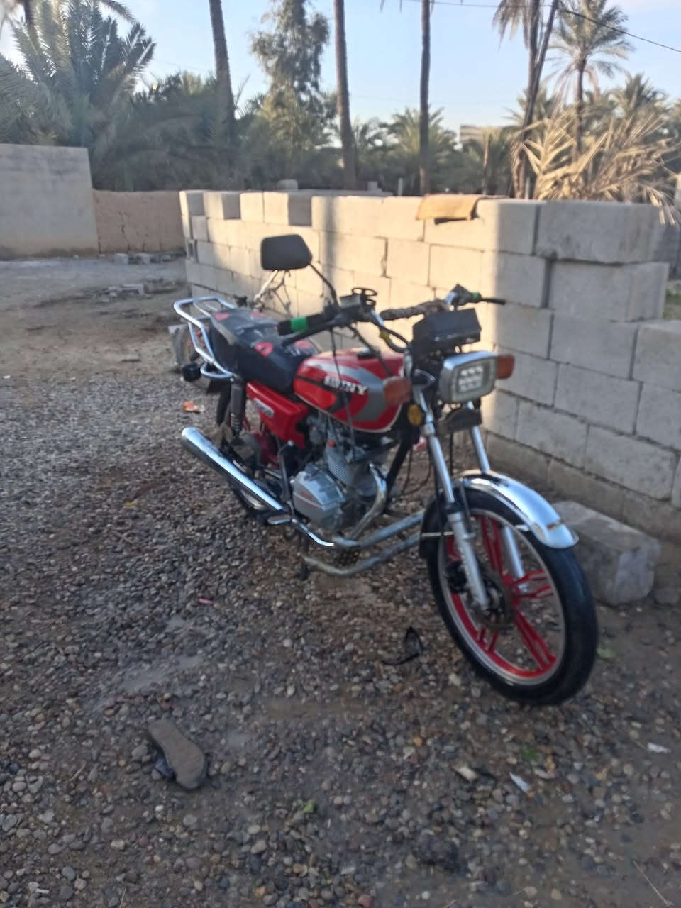 السلام عليكم دراجه للبيع موديل ٢١ سيفان المكان الخالص جديده الاغوات  ***********
