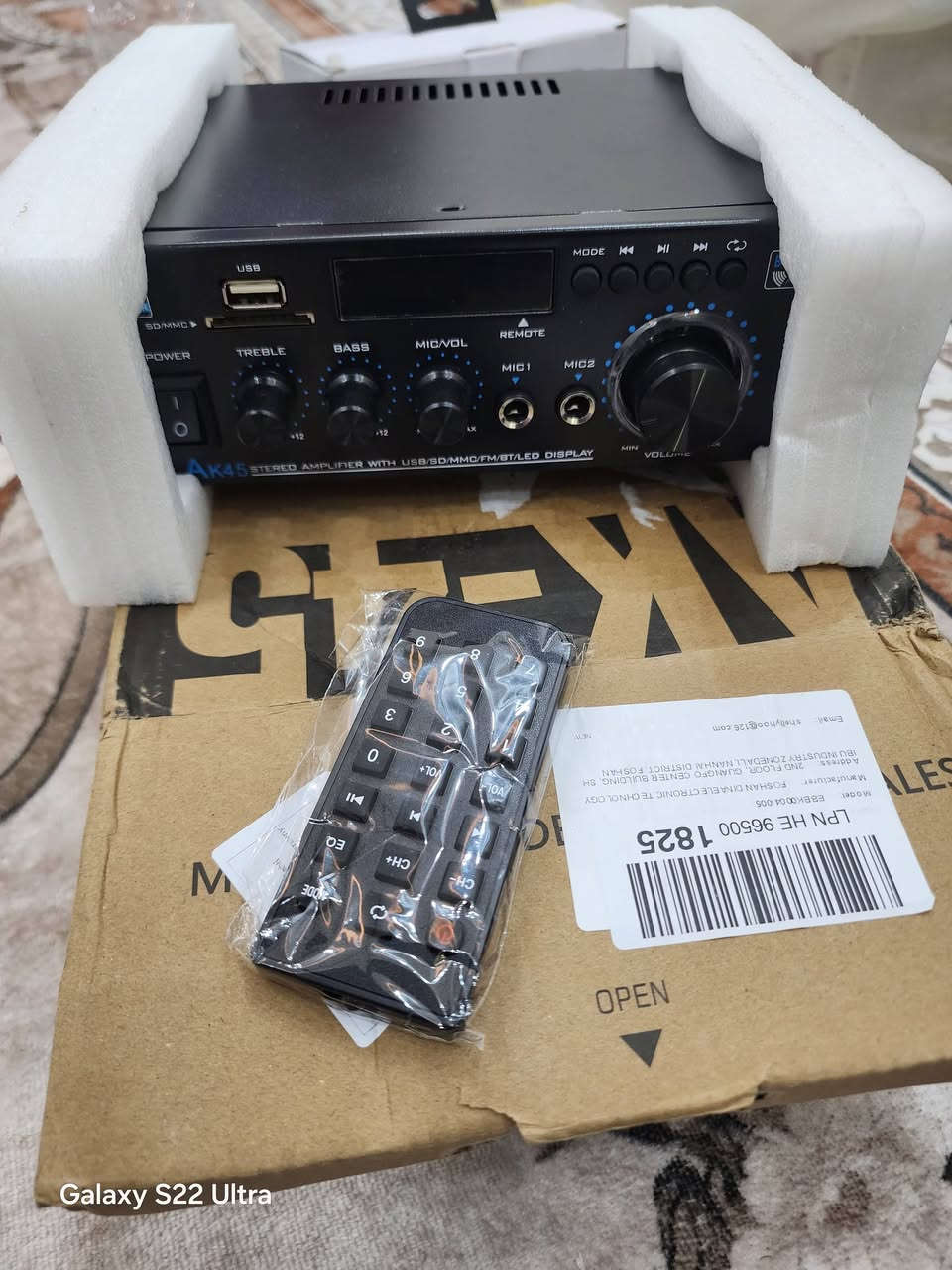 من رخصة الادمن سلام عليكم متوفر للبيع ب٢٢ ألف
هذا الجهاز هو مضخم صوت ستيريو رقمي (Digital Stereo Audio Amplifier) من طراز AK45. يُستخدم هذا الجهاز بشكل أساسي في الأنظمة الصوتية المنزلية، والمسرح المنزلي، وحتى في السيارات. 
Amazon.ae
Amazon.ae
 +2
المواصفات والميزات الرئيسية:
القوة والأداء: يتميز بطاقة قصوى تصل إلى 300 واط + 300 واط (أو 800 واط كحد أقصى في بعض الإصدارات).
خيارات الاتصال: يدعم تقنية البلوتوث (Bluetooth 5.0) للاتصال اللاسلكي، بالإضافة إلى مداخل لبطاقة SD، وفلاشة USB، وراديو FM.
التحكم في الصوت: يتضمن مقابض للتحكم في مستوى الصوت العام، والجهير (Bass)، والتربل (Treble) لتعديل جودة الصوت حسب الرغبة.
مداخل إضافية: يحتوي على مدخلين للميكروفون، مما يجعله مثالياً للاستخدام في أنظمة الكاريوكي.
الملحقات: يأتي مع جهاز تحكم عن بعد (Remote Control) لتسهيل عملية التحكم عن بُعد. 
Amazon.ae
Amazon.ae
 +3


**إذا كنت صاحب هذا الإعلان وتريد حذفه لأي سبب، رجاءا أرسل رسالة إلى الدعم الفني**