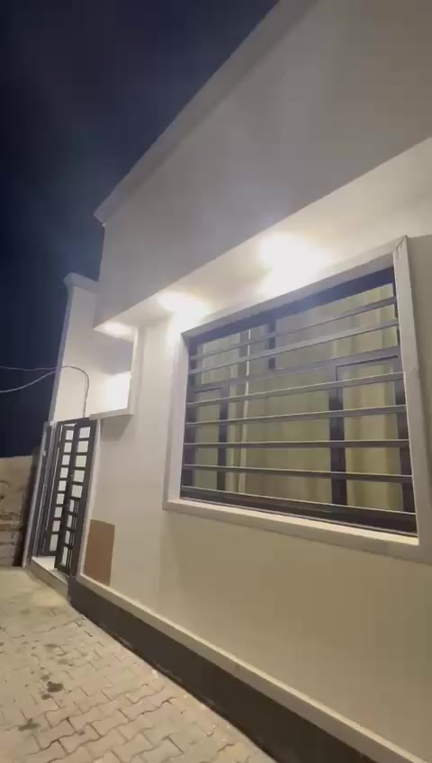 بيت للبيع المساحه ٧٢ الكريعات سند ٢٥ بناء حديث درجه اولى سنة ٢٠٢٥ كما موضح امامكم قاط واحد موقعه شارع الكورنيش شارع صالح عطيه شارعه الرئيسي ٦ للاستفسار اكثر الخاص او على الرقم*********** تابع لي شخصيا السعر ١١٠
