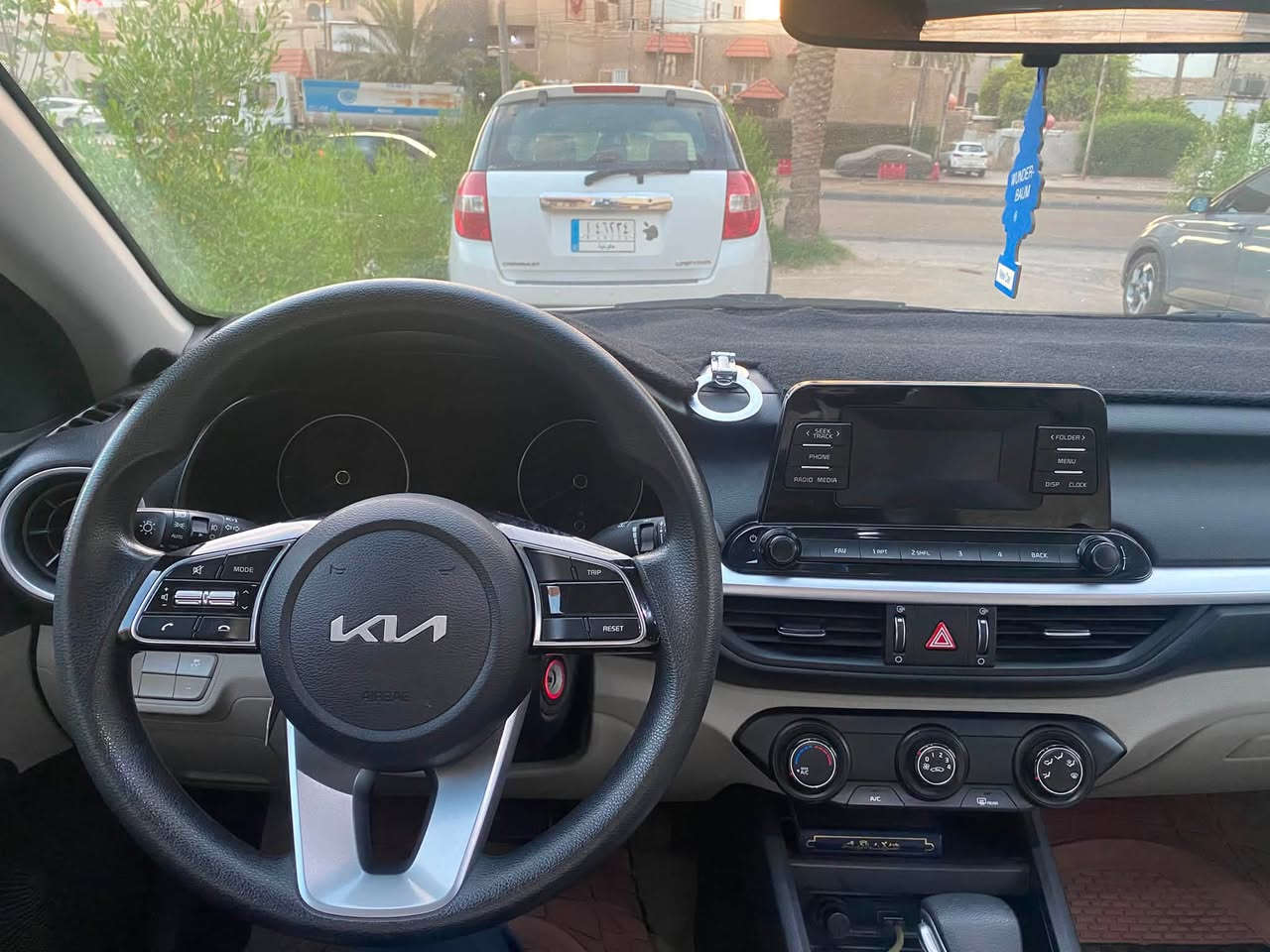 سيراتو موديل 23 خليجي للبيع
مواصفات نص فول
ماشية 34000 وجدا نظيفة 
التواصل على الرقم ***********

