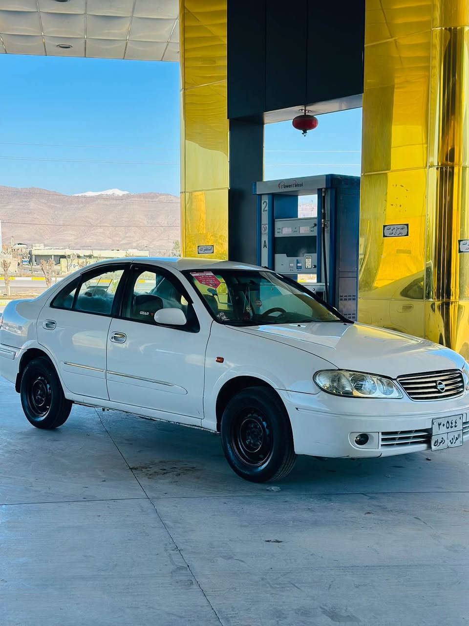 نیسان سەنی مۆدیل ٢٠٠١
سەیارەکی زۆر پاک و خاون و جوان و توند و تۆڵە 
چوار جام کارەبا 
سەیارەکە چوار پارچەی بۆیاخە
گیر حادیە گیر و مەکینە بەشەرت چوار تایە و ویل لۆکی لەژێرە سەیارەکە زۆر جوان و پاکە دینارەک مەسرەفی تیدانیە
رەقەم دهۆک مانگیمە سەنەوی بەسەر چووە سەیارەکە زۆر جوانە چاڵ و شوختی نیە 
بەشەرتی تحویل و خرامە
ناونشان ڕانیە
فایبەر وەتس ئەپ
*********** رانية, السليمانية
