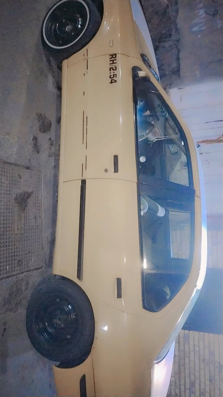 السلام عليكم 
سمند موديل ٢٠١١
خط وغرامات مصفره بسمي 
سياره عوزه بس صدر 
رقم واسط تحويل ثاني يوم 
***********
مكان واسط
