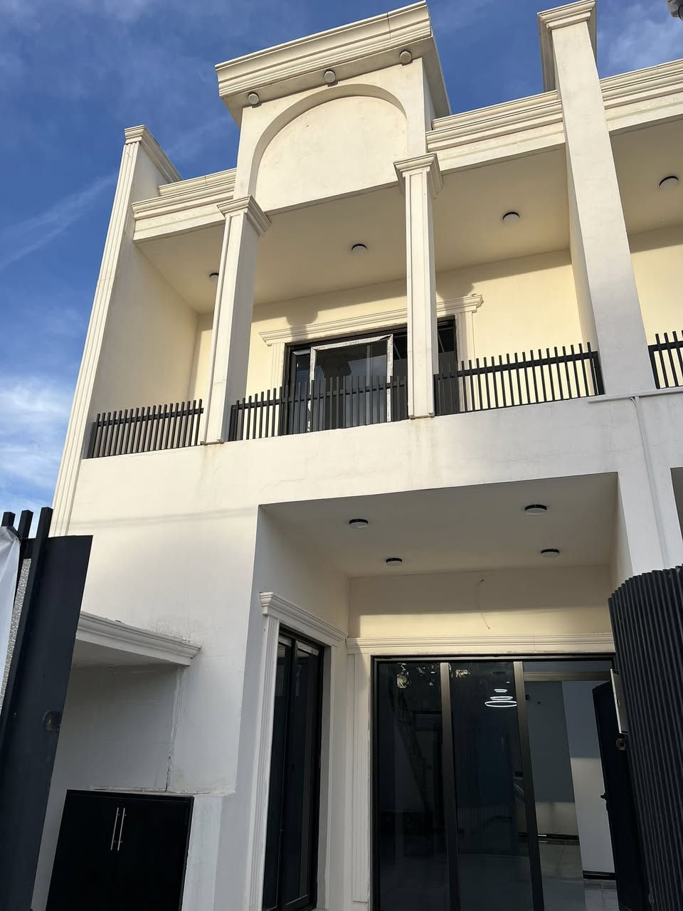 دار للبيع مساحته 100 متر بيت صفر مامسكون عنوان / شوراو خلف كلية الزراعه مجاور جامع الحاج اكرم رقم / ***********
