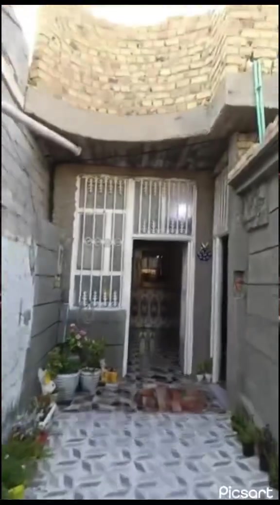السلام عليكم 
بيت للبيع في منطقة حي البتول في ابو غرق قريب الشارع العام /.  البناء طابوق   /بيت السقف مالته مسلح   / بي رباط ارضي 50في50  /المساحه 125 متر للتواصل والاستفسار عل الرقم واتساب ( *********** )
