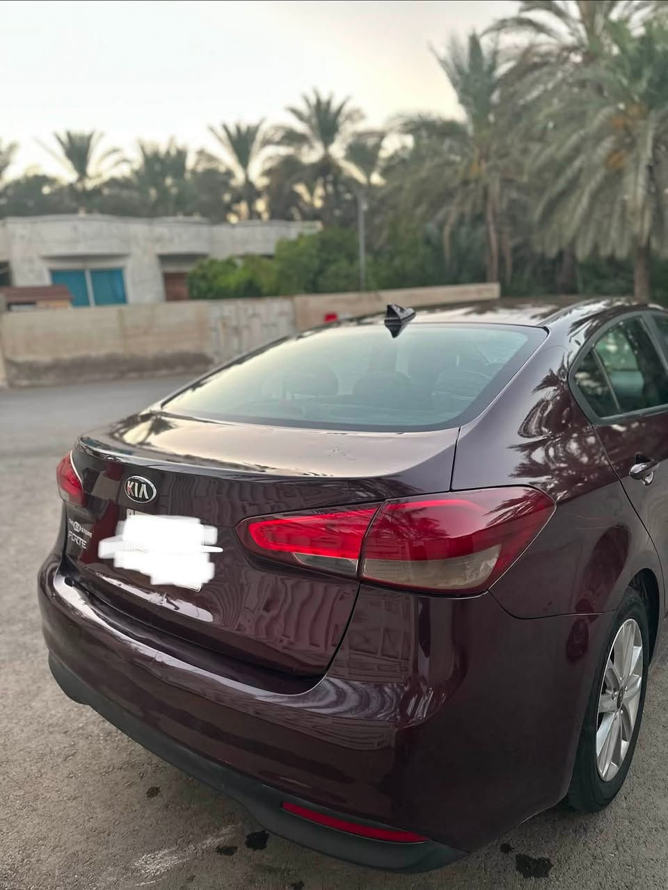 السلام عليكم 
للبيع كية فورتي 
موديل 2018
السيارة وارد امريكي حادثها خلفي 
ايرباكات كلها سليمة 
السيارة جاهزة من كلشي 
ماشية السيارة 61 الف ميل حقيقي
السيارة نص مواصفات
ويل كب 
وشاشة بلادية 
مكينة 2000 دوش 
السيارة رقمها بغداد 
مكان السيارة بغداد قرب جزيرة بغداد السياحية  
سعر السيارة 98 ورقة
للاستفسار الاتصال على الرقم
***********
