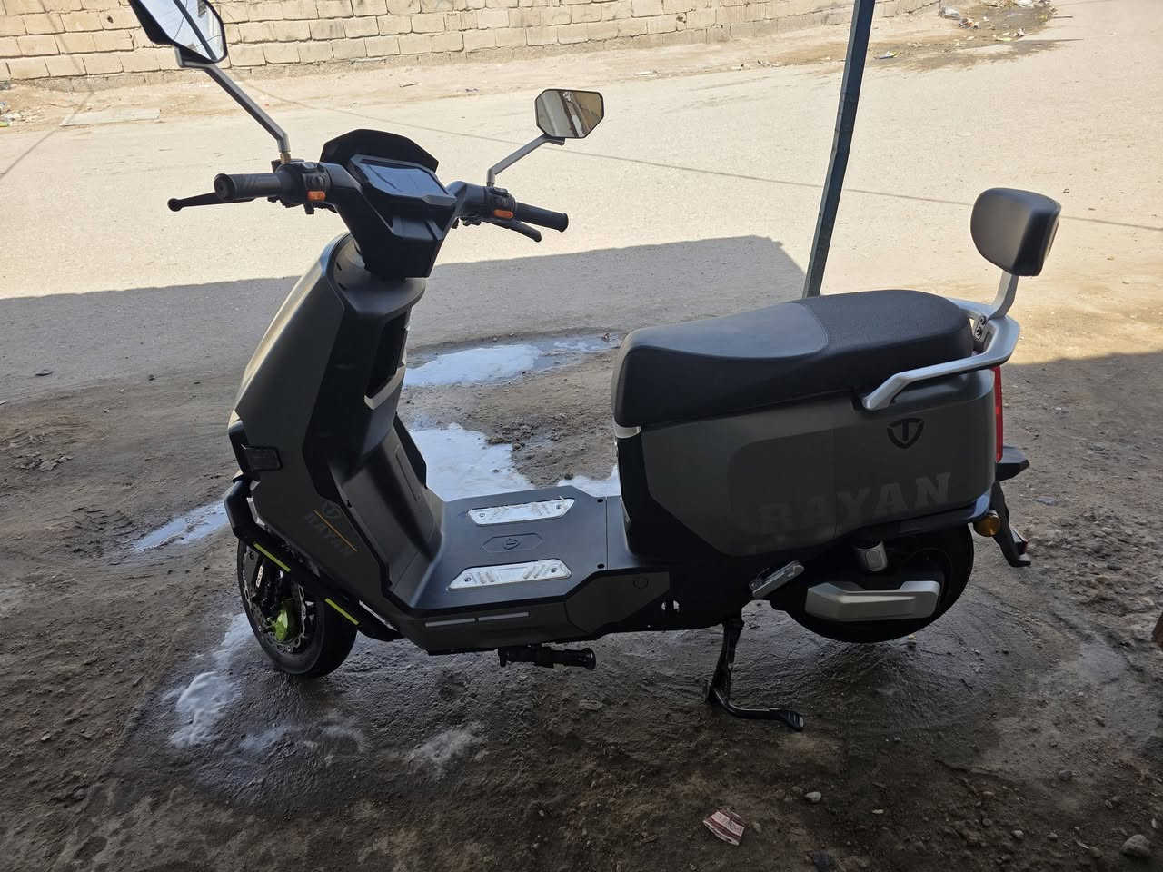 للمراوس فففففففقط بدراجه اضخم 
دراجه ريان وحش الكون بطاريه ليثيوم 
الدراجه جديده كلش مكفوله حته من الشخط 
وشرط البطاريه 
الدراجه بصمه مع بصمات 2 
الدراجه للمراوس فقط 
ويفضل بدراجه اضخم 
متواجد وات ساب 
عنواني بصره ابو الخصيب***********
