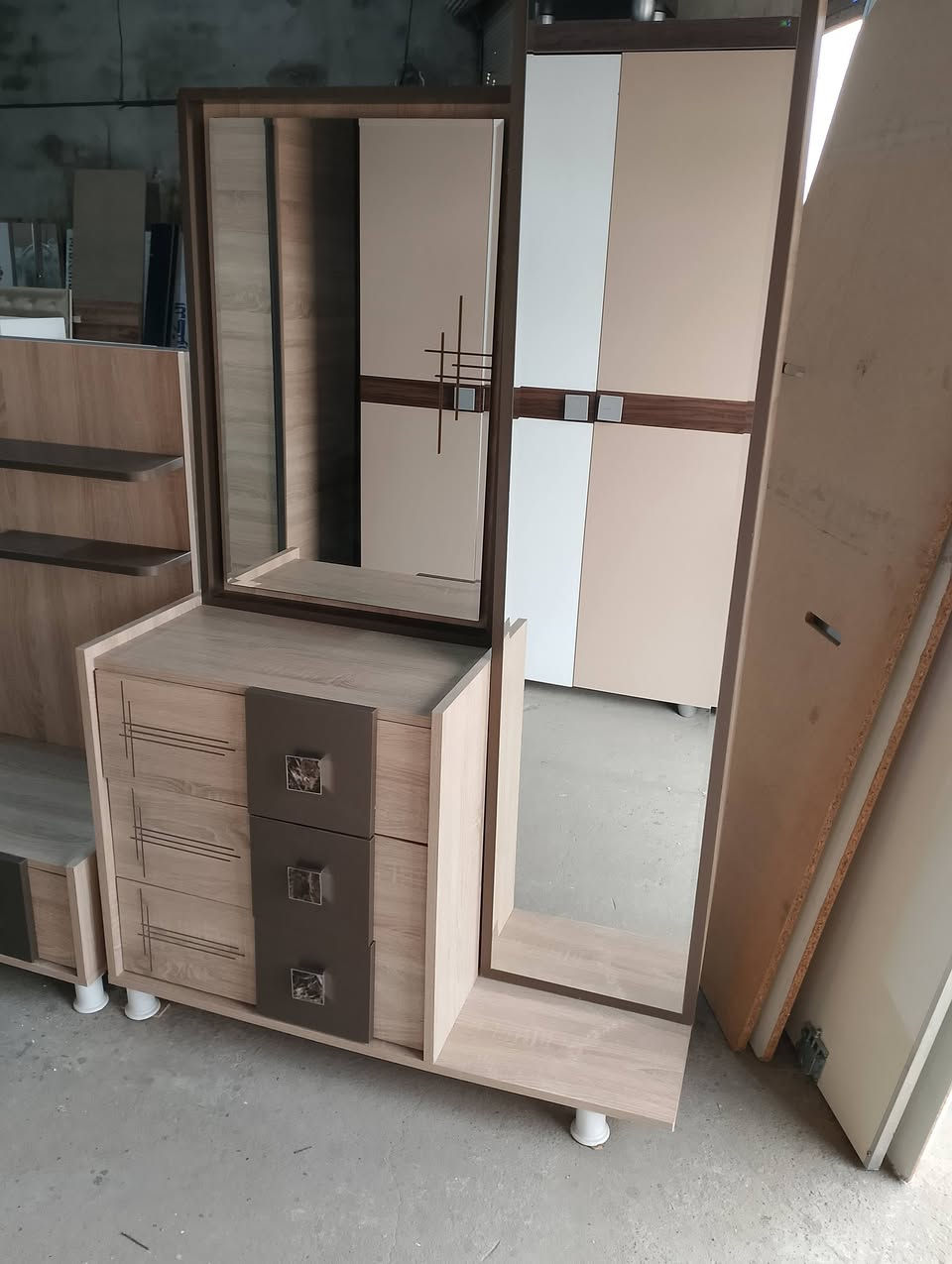 غرفه نوم تركي 7قطع نضيفه حيل حلوة جربايه مخزن سعر 475 وبي مجال
***********
***********
