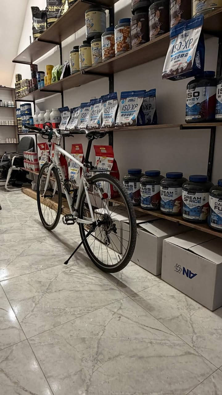 السلام عليكم شباب جاينت اسكيب دراجة نظيفة جداً مثل ما موضح مكان بغداد الغزالية السعر ٢٥٠ الف للتواصل ***********
