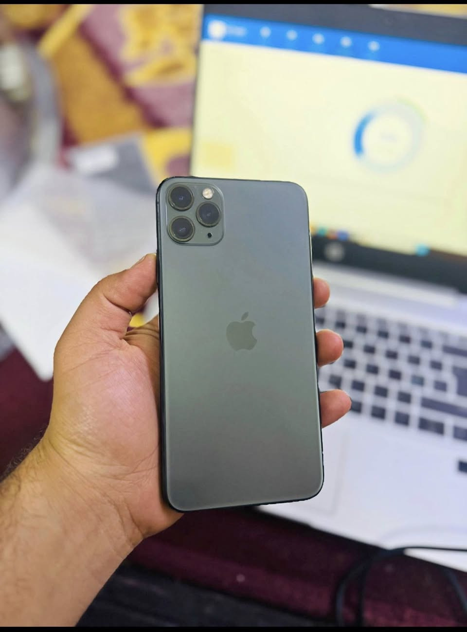 آيفون 11 برو ماكس (نظافة 100%) - لعشاق الزيتوني ✨
المواصفات:
• الموديل: iPhone 11 Pro Max.
• الذاكرة: 256 جيجابايت
• اللون: زيتوني ملكي 
• النظافة: 100% (لا شخط ولا خدش).
• البطارية: 78% (أصلية مال الشركة وليست مبدلة
الضمانات:
✅ الجهاز شرط الفحص (ما مفكوك نهائياً ولا مصلح).
✅ حقك تأخذه لأي مكتب فحص يعجبك 
✅ الجهاز مستخدم استخدام شخصي 
السعر:
💰 350 ألف دينار عراقي.
(وبيه مجال بسيط جداً للطيبين والجادين بالشراء).
للتواصل: ***********

