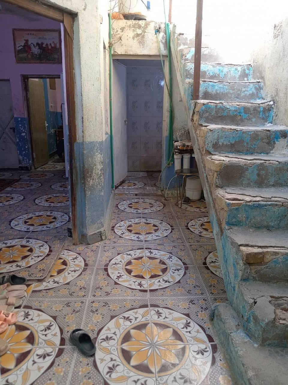 بيت للبيع بحي اور بشارع ٣٠ من جهة المدينه خلف مجمع علي الشويلي
 البيت مساحته ٦٥متر خلفي  البيت بيه غرفتين غرفه فوك وغرفه جوه وصاله ومطبخ وصحيات ومنور  والمنطقه كامله من كلشي مجاري تبليط وماء والمدرسه قريبه عليه البيت طابو ملك
 يبعد عن شارع ٣٠ تقريبآ ١٠٠ متر  او اقل نقص البيت بس صبغ فقط
السعر ٥٥ وبيه مجال

واتساب: ***********
