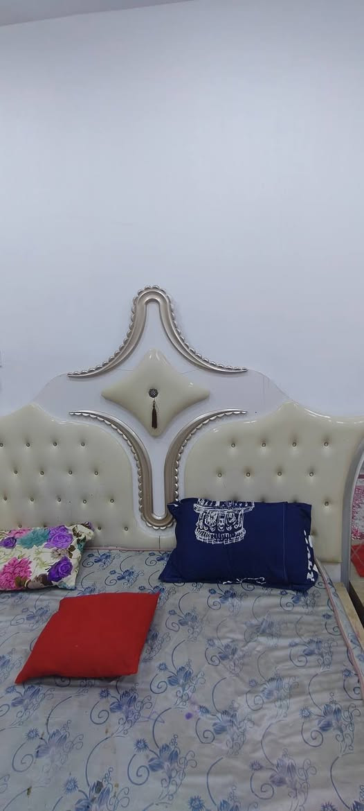 غرفة تركية للبيع 6 قطع للتواصل هاذ رقمي ***********
