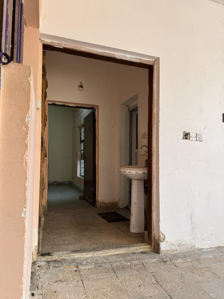 بيت للايجار
100 م مستقل
غرفة نوم مطبخ صالة وصحيات 
شهداء البياع قرب مدرسة الفيحاء 
الايجار / 350 
***********
