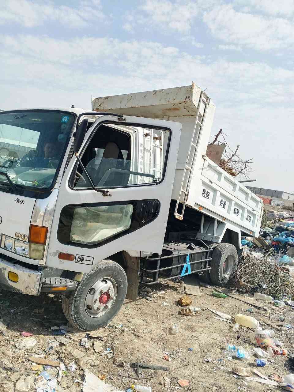 سلام عليكم سياره لبيع كريستال  موديل 2002 بلادي  سعرر مناسب شراي ينتصل ***********
