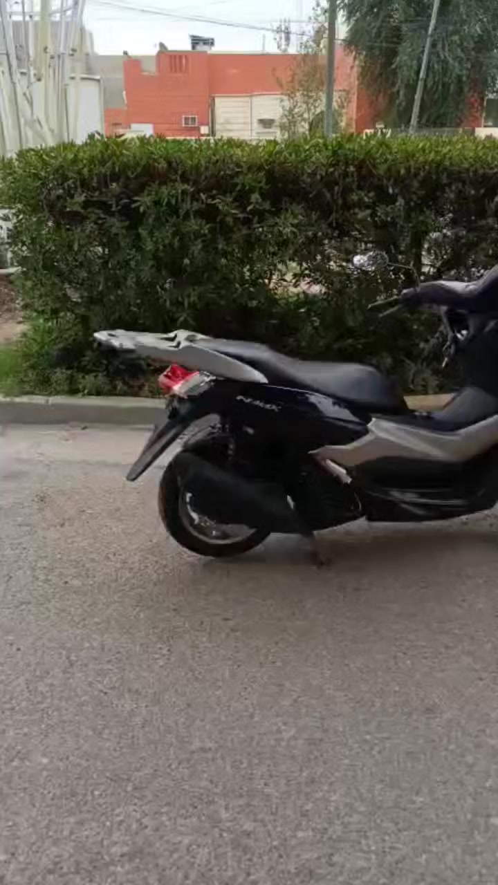 السلام عليكم 
انضف N MAX
دراجة جديدة واحله من الصور 
ماشية 12 الف اي بي اس خلفي وامامي ستاند كهربائي دراجة جديدة جدا مكاني بغداد الوزيرية  قرب كلية فنون جميل *********** واتساب أو اتصال
