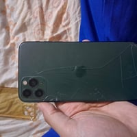 ايفون 11 برو ماكس جهاز نضيف وكع من عندي ونكسر ضهر وكف الفيس ايدي ذاكرت...