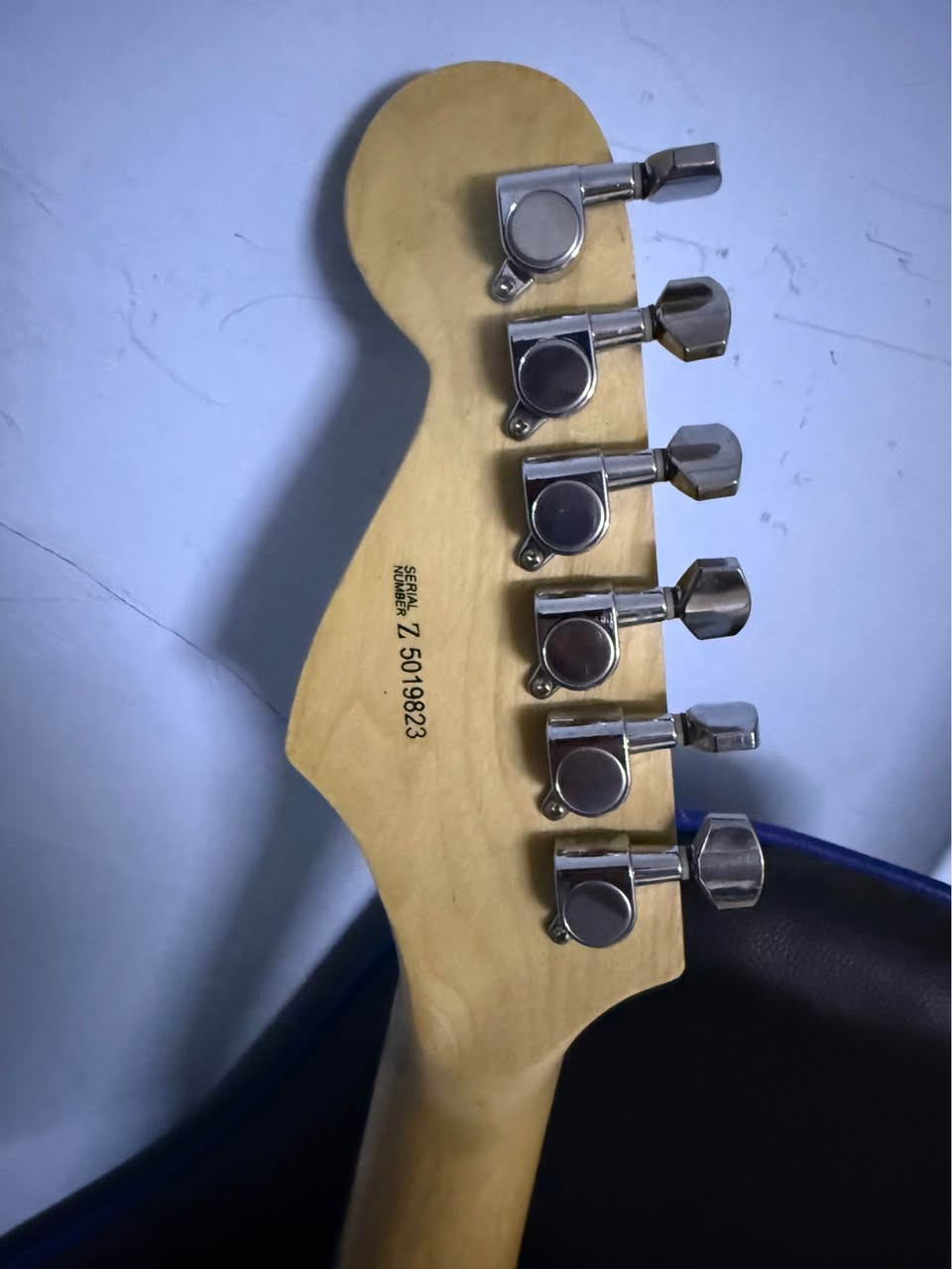 كيتار فندر ستراتوكاستر Made in USA
كيتار كهربائي الكترك
حاطيلة PickUp humbcker Custom
وارتفاع الاوتار ناصي وسهل للعزف
(بي شخوط وصبغ طبقه خارجية علمود شكله يصير فنتج)

وملحقاتة
مضخم صوت Amp متنقل شحن 10 واط
دواسة Pedal Overdrive تسوي الصوت خشن ووياها المحوله
2 كيبلات للكيتار واحد اصلي والثاني تجاري
ووياة حقيبة
و كابو Capo
و 2 ريش picks
و اوتار احتياط دداريو

صوت الكيتار كلش حلو و التون ثابت 
السعر 180 الف دينار عراقي
توصيل بغداد متوفر بغداد, العراق


**إذا كنت صاحب هذا الإعلان وتريد حذفه لأي سبب، رجاءا أرسل رسالة إلى الدعم الفني**