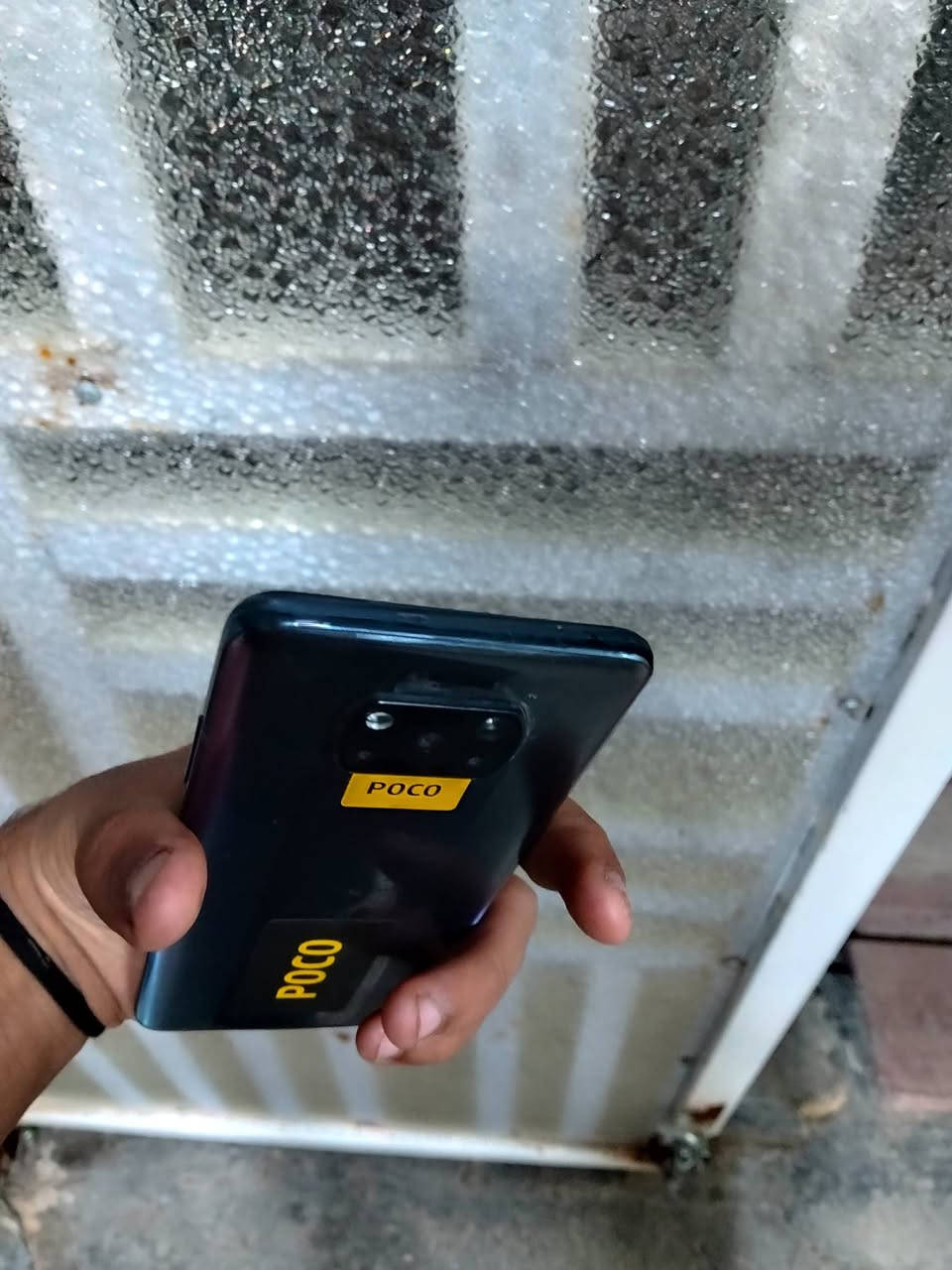 بوكو اكس 3برو الذكره 256 جهاز مستعمل مع كارتونه وبي سعر185 وبي  مجال قليل مكاني بغداد الحبيبيه تواصل فقط واتساب ***********
