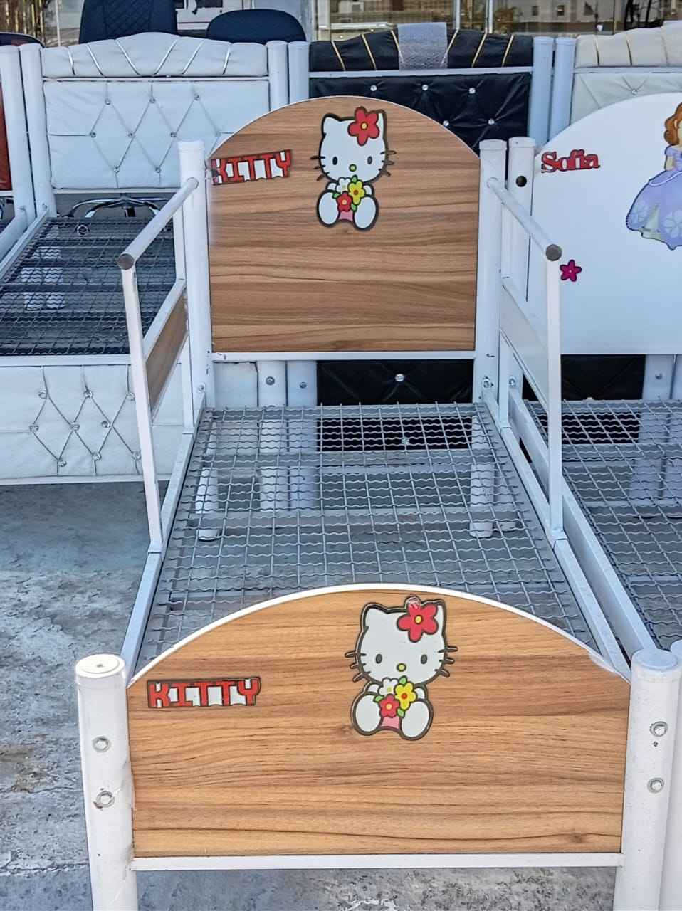 🛏️ سرير اطفال اصلي درجه اولى ايراني 

النوع: سرير فردي (نفر واحد)

المنشأ: صناعة إيرانية أصلية

الخامة: غالبًا مصنوع من الخشب الطبيعي أو المعدن المطلي عالي الجودة

الجودة: عالية التحمل – يتميز بالمتانة وطول العمر

التصميم: عملي وبسيط – يناسب غرف النوم الصغيرة أو الاستخدام في الشقق أو السكن الطلابي

الراحة: يوفر دعماً جيداً للفراش والظهر

القياس التقريبي: 90 × 190 سم (قد يختلف حسب الموديل)
السعر 65 الف توصيل داخل كربلاء فقط توصيل سريع جدا لحجز الاتصال على الرقم التالي 
*********** كربلاء, العراق
