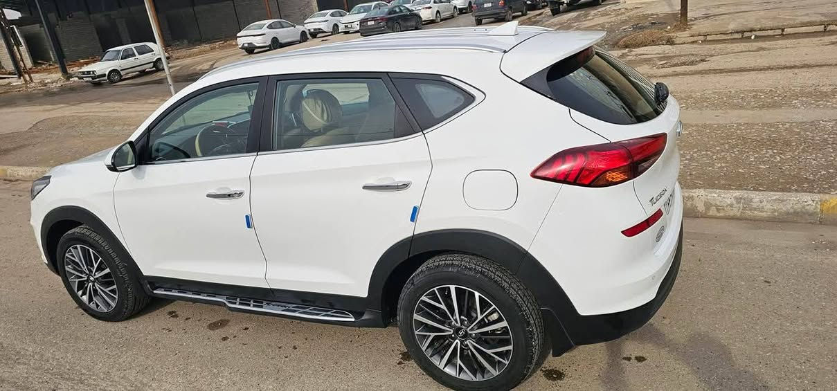 توكسون للبيع
موديل 2020 كوري كلين تايتل ماشية 57000 كيلومتر فول مواصفات كشنات كهرباء بجم لكزز خمس عدسات عدسة دوارة شاشة اندرويد حساسات امامية خلفية دبل بصمة وباقي المواصفات المعروفة ... السعر 230 ورقة وبيها مجال 
الشراي يتصل عالرقم  ***********
