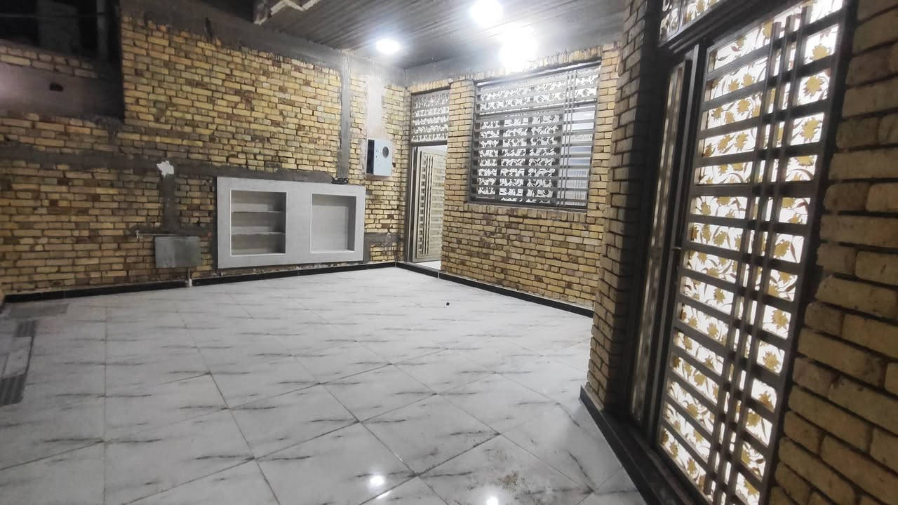 دار للبيع المساحه 200 متر بناء درجه اولى وحديث حي نهاوند الثالثه
قرب المدرسه رقم الهاتف ***********
