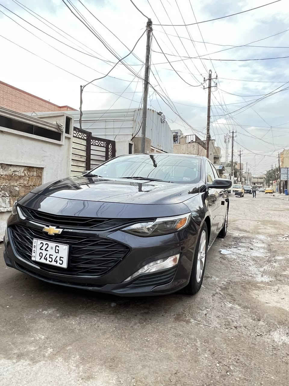 السلام عليكم من رخصة صاحب الكروب 
 للبيع شوفورليت ماليبو 2023 
حادثها الجاملغ الأيمن مبدل ومصبوغ فقط بدون ايرباك 
السيارة نظيفة جداً 
فول مواصفات 
محرك السياره 1500 تيربو 
بانوراما 
للاستفسار الاتصال ع الرقم التالي 
***********
مكان السياره بغداد الجديدة
