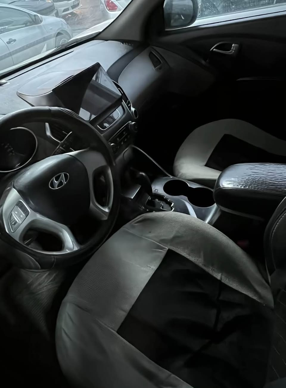 توکسون 2013
سێ قطعة صبغ بێ داخلی و بێ ارباگ
رقم و سنوی جدید
گێر و مەکینە شرت 
سعر 130 وەرەقە
*********** دهوك, العراق
