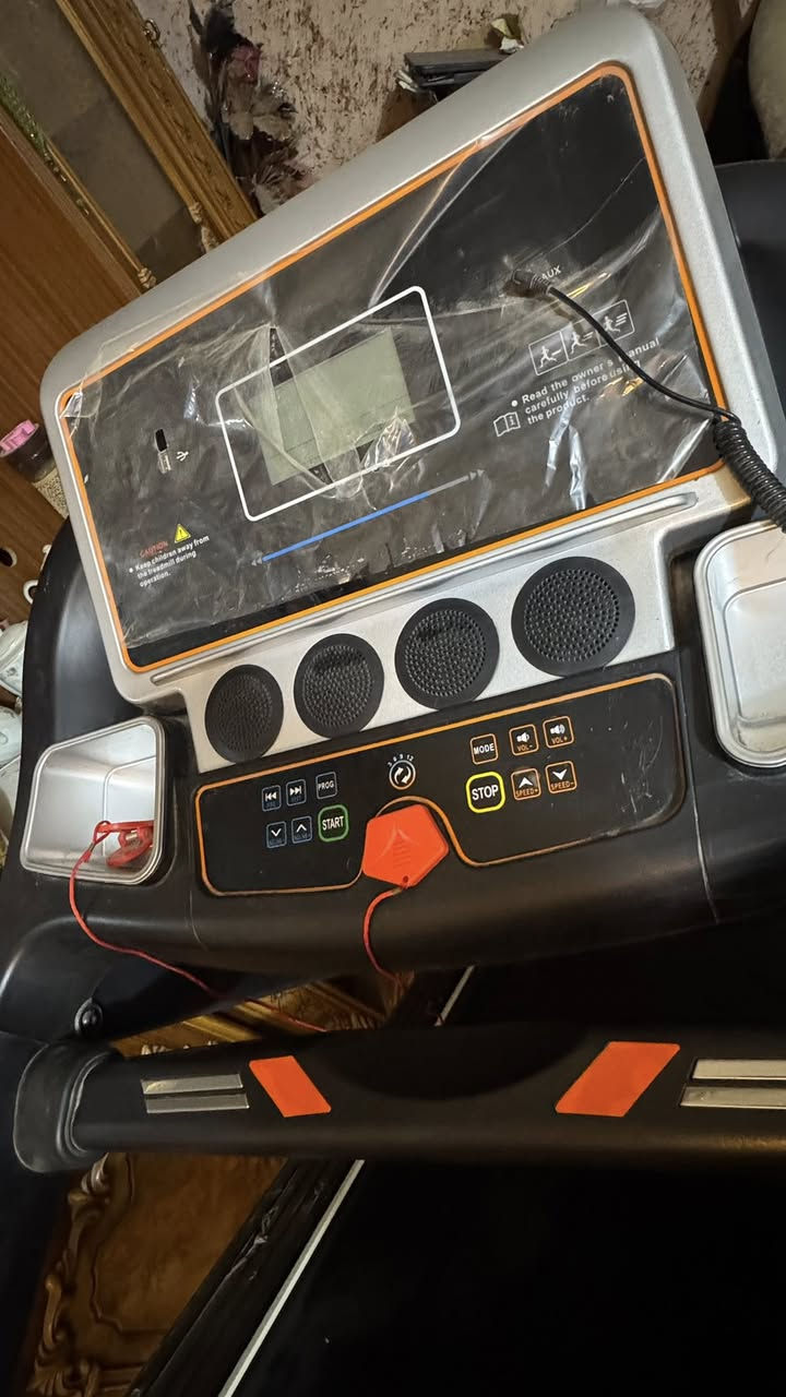 جهاز جري امانةة الله جديد ممستخدم بس مره بس لان بالمخزن صاير عليه تراب قوي نفس مال جم يتحمل وزن 190 كيلو دبل ماطور جبلي وبي بعد هواي مواصفات 
اخذته ب 650 ودا ابيعه ب 400 مكاني اليرموك 
كُـلش محتاج فلوسه ومستعجل على بيعته


**إذا كنت صاحب هذا الإعلان وتريد حذفه لأي سبب، رجاءا أرسل رسالة إلى الدعم الفني**