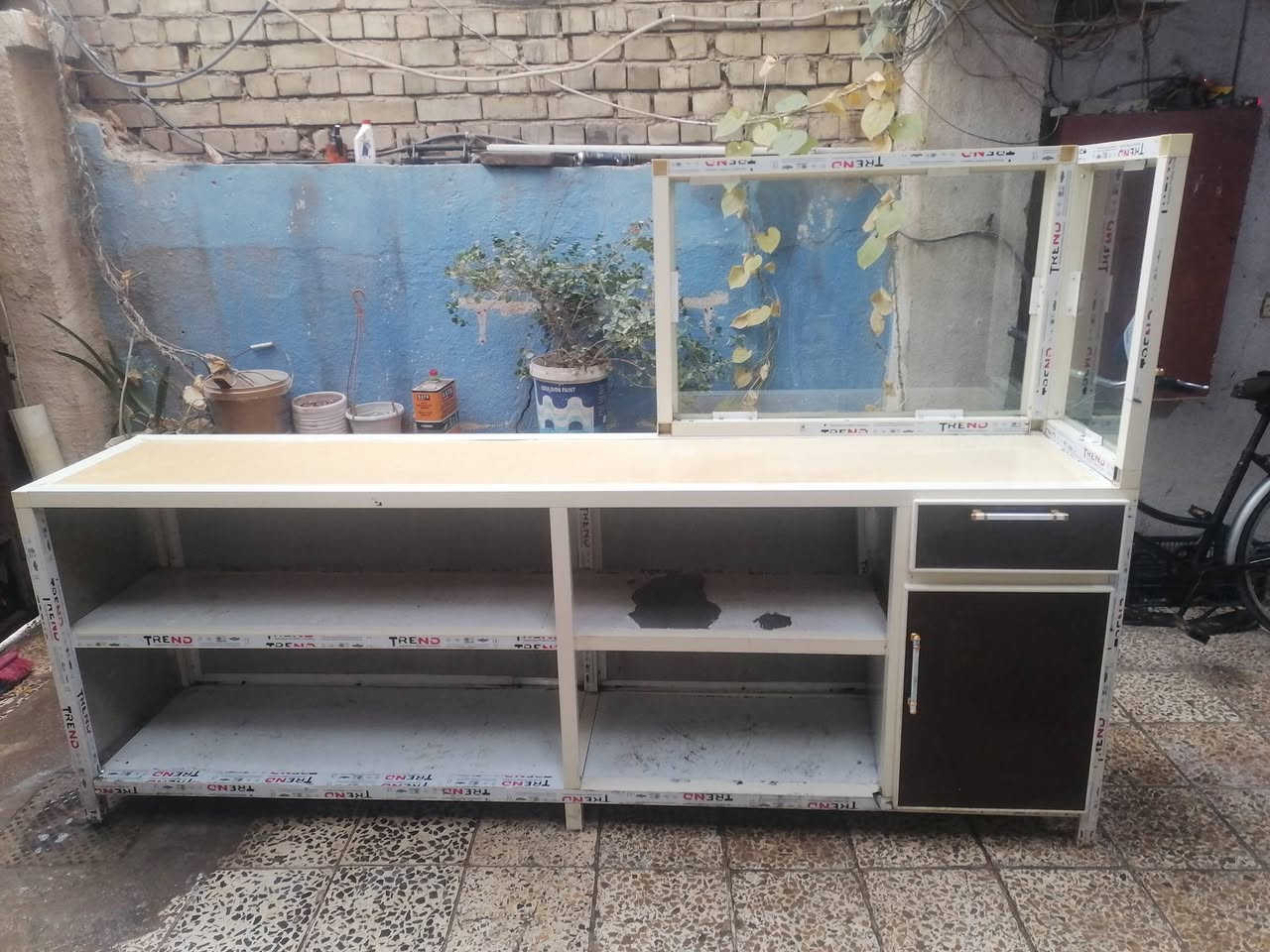 اغراض مطعم للبيع  السعر خاص
***********
